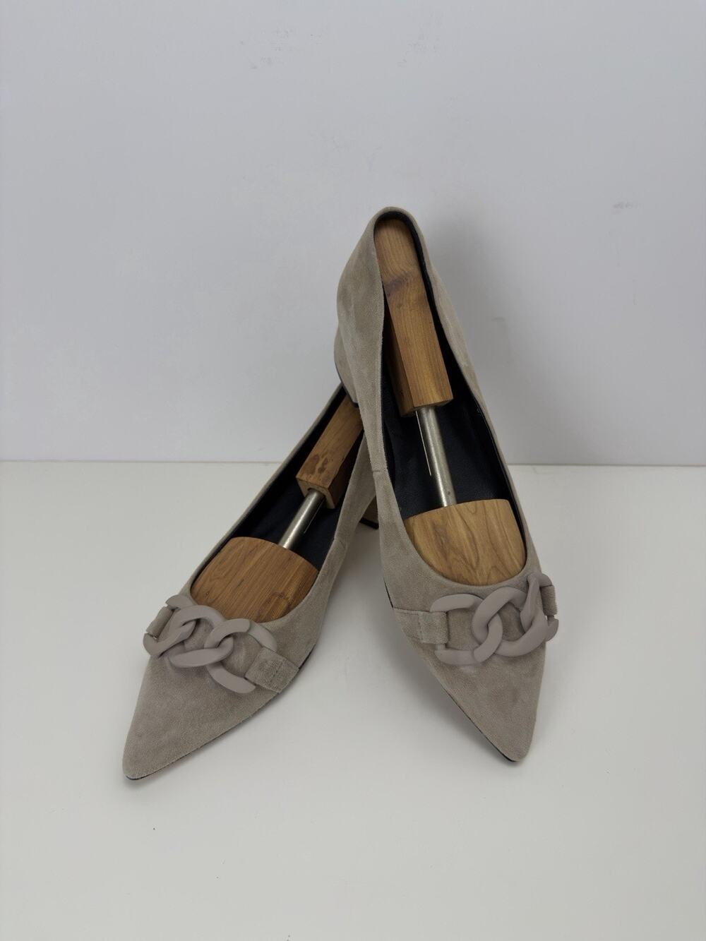 Renatta JOP Taupe Suede Pointy Toe Low Heels With Chain Made In Spain Sz 41
